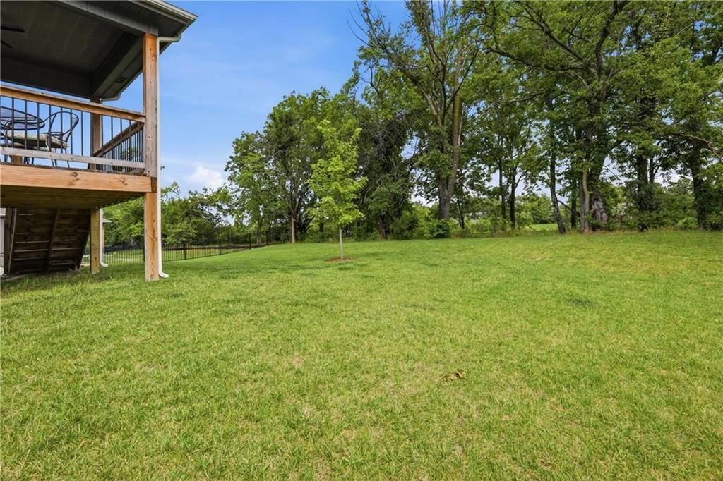 900 Crestwood Drive — photo 27