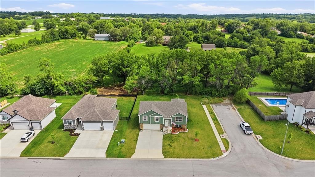 900 Crestwood Drive — photo 30