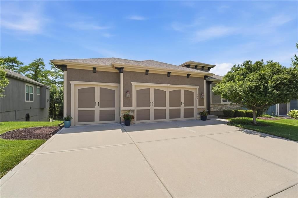 404 SE Mill Creek Drive — photo 4