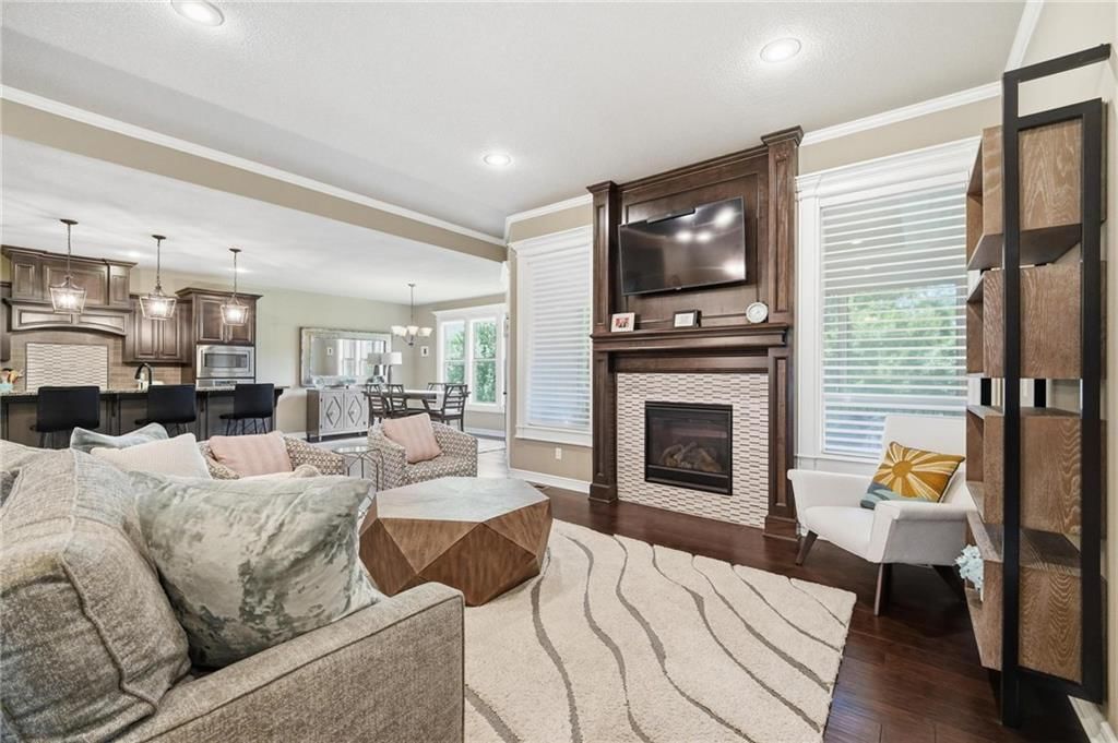 404 SE Mill Creek Drive — photo 9