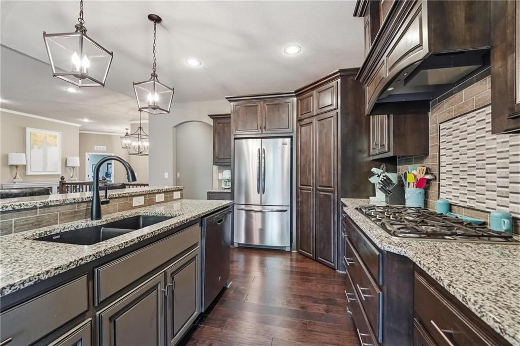 404 SE Mill Creek Drive — photo 16