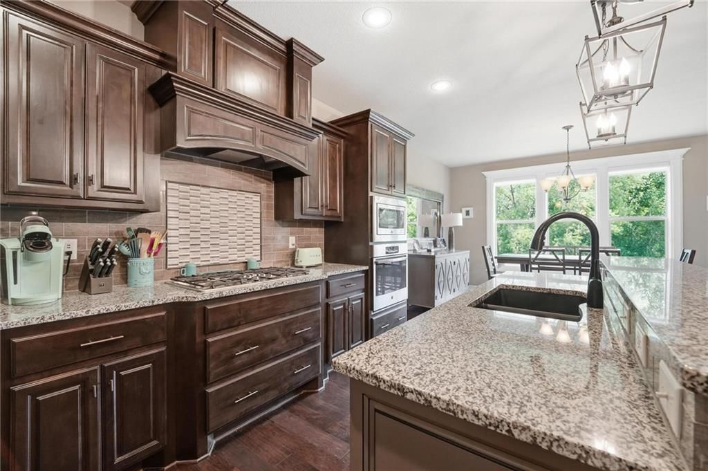 404 SE Mill Creek Drive — photo 17