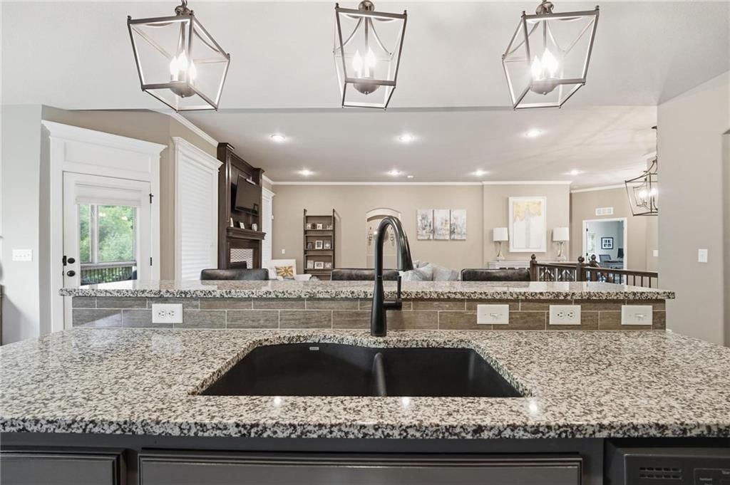 404 SE Mill Creek Drive — photo 18