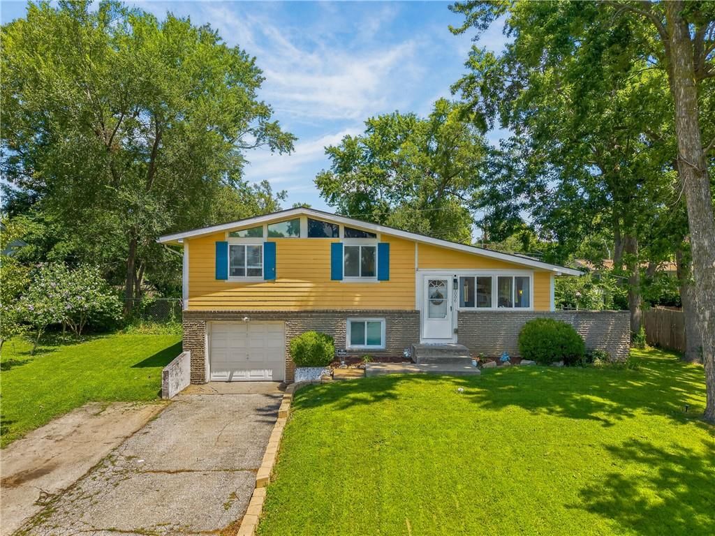 7006 NW 77th Street — photo 1
