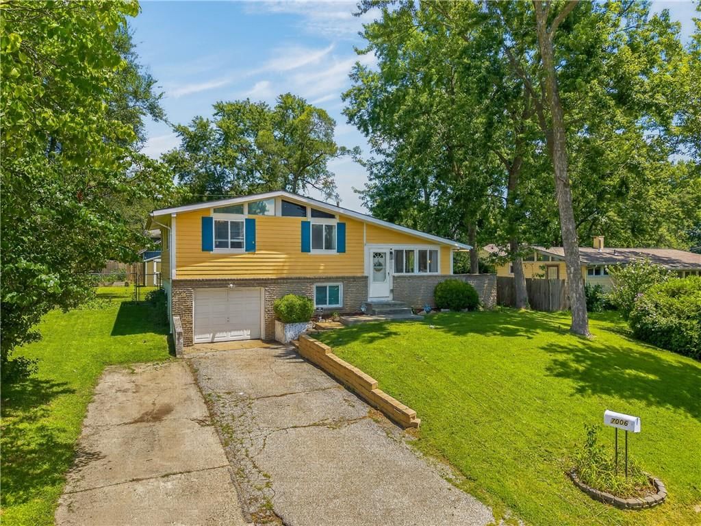 7006 NW 77th Street — photo 2