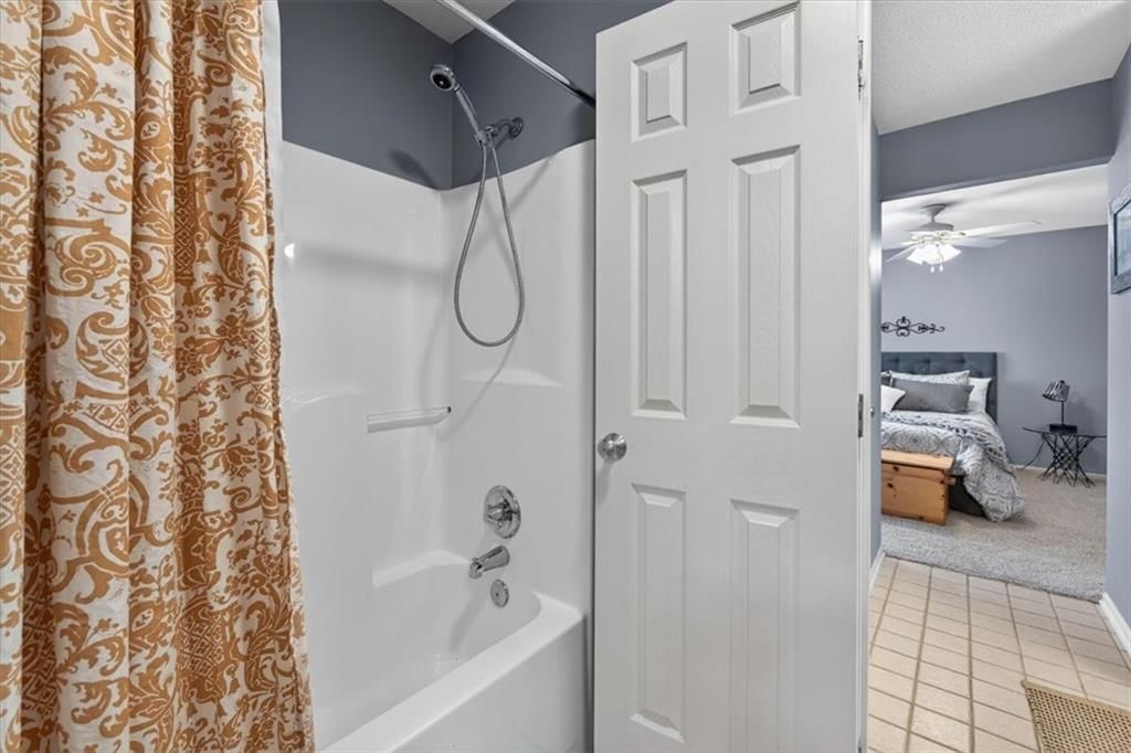 Photo 36 of 66 - 9406 Pleasant Avenue, Kansas City, MO 64138