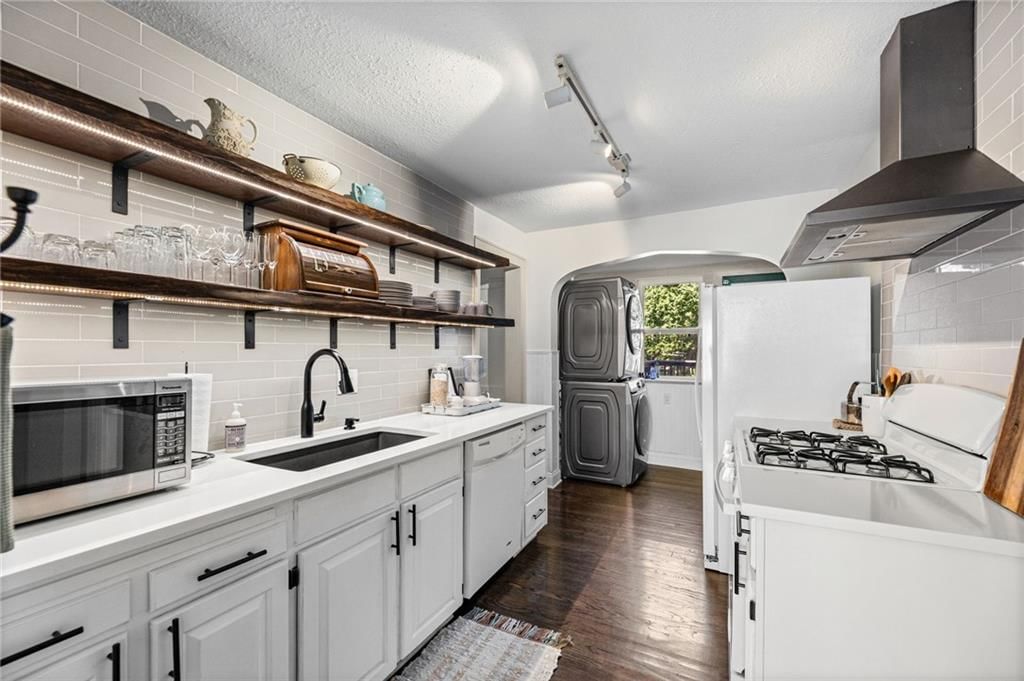 7730 Hardy Street — photo 15