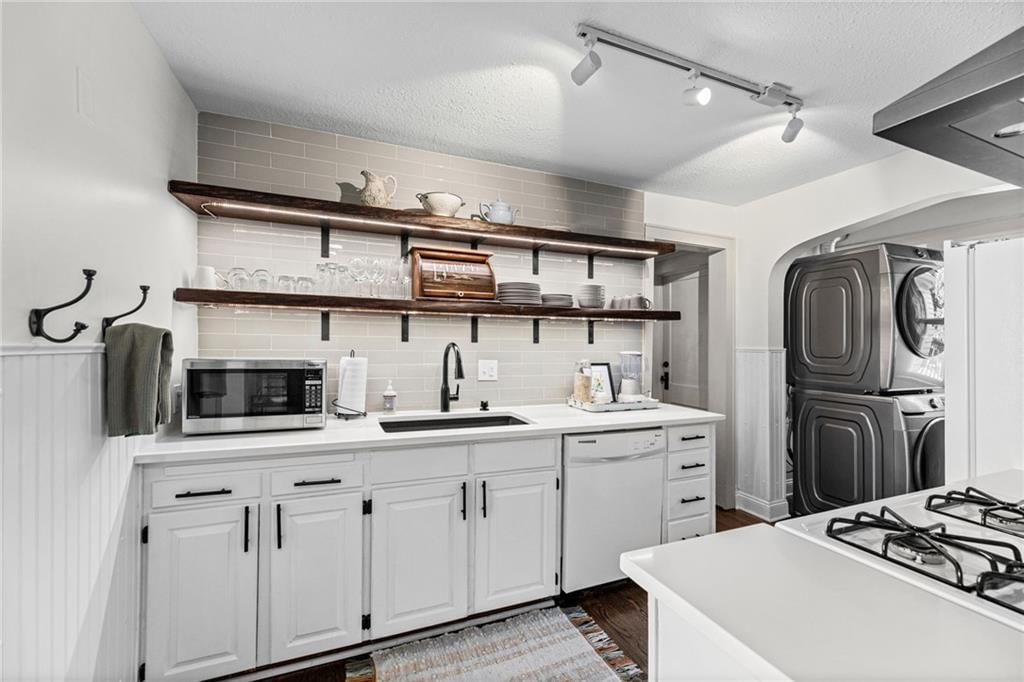 7730 Hardy Street — photo 17
