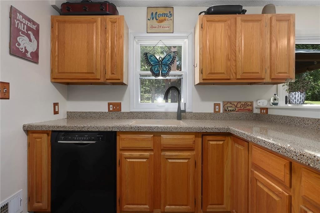 8001 Reeds Road — photo 11