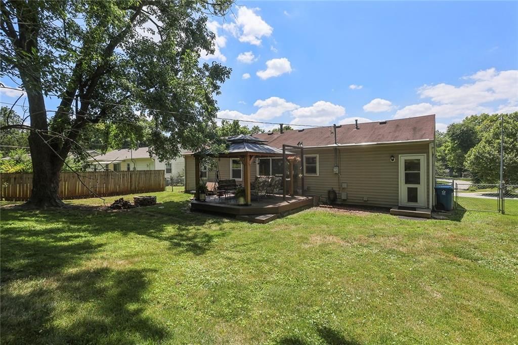 8001 Reeds Road — photo 24