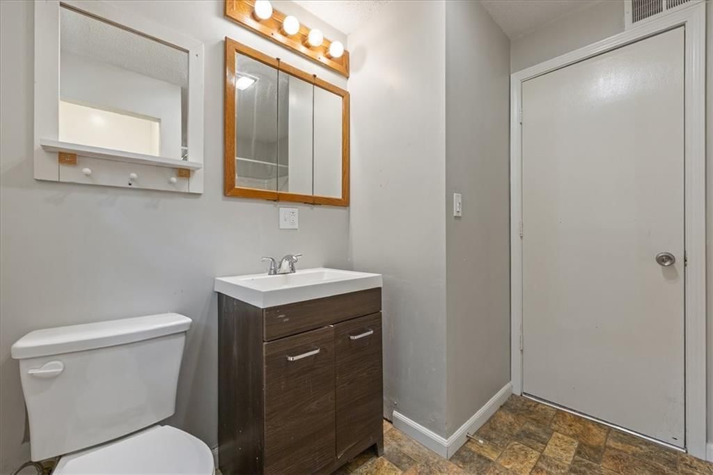 1618 S McCoy Street — photo 16