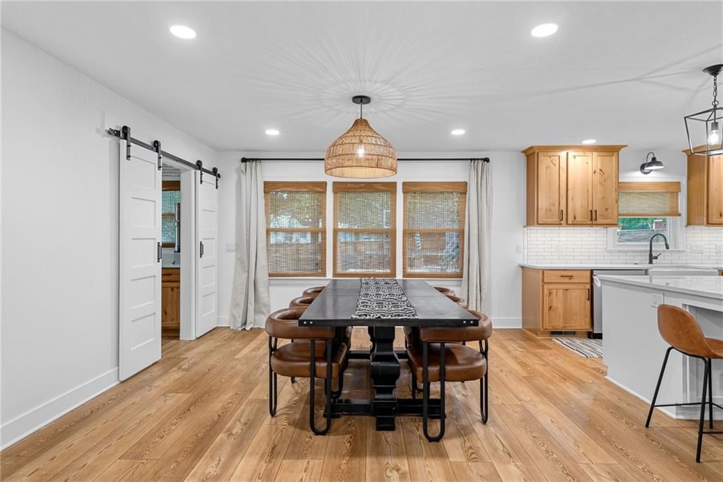 610 W Clark Street — photo 5