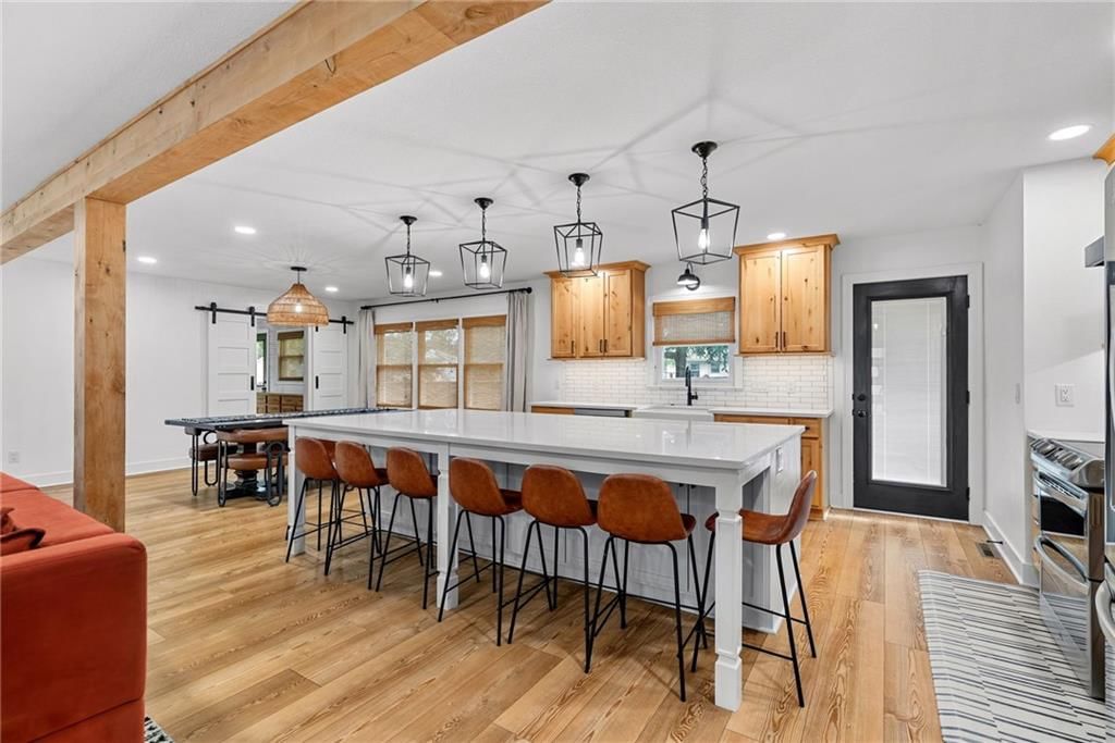 610 W Clark Street — photo 8