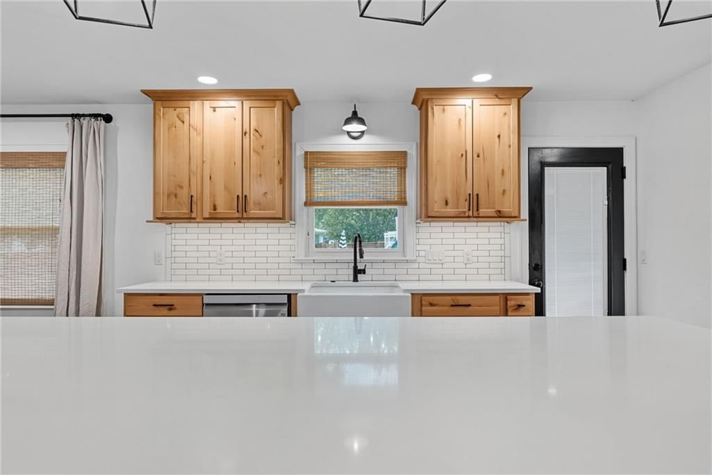 610 W Clark Street — photo 9