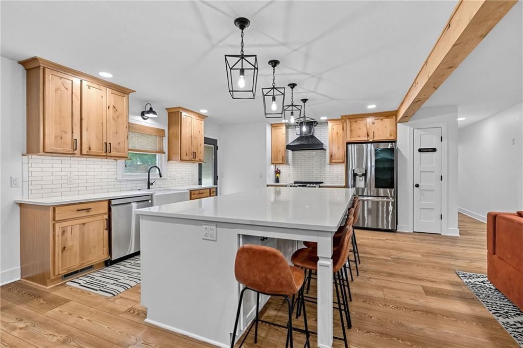 610 W Clark Street — photo 10