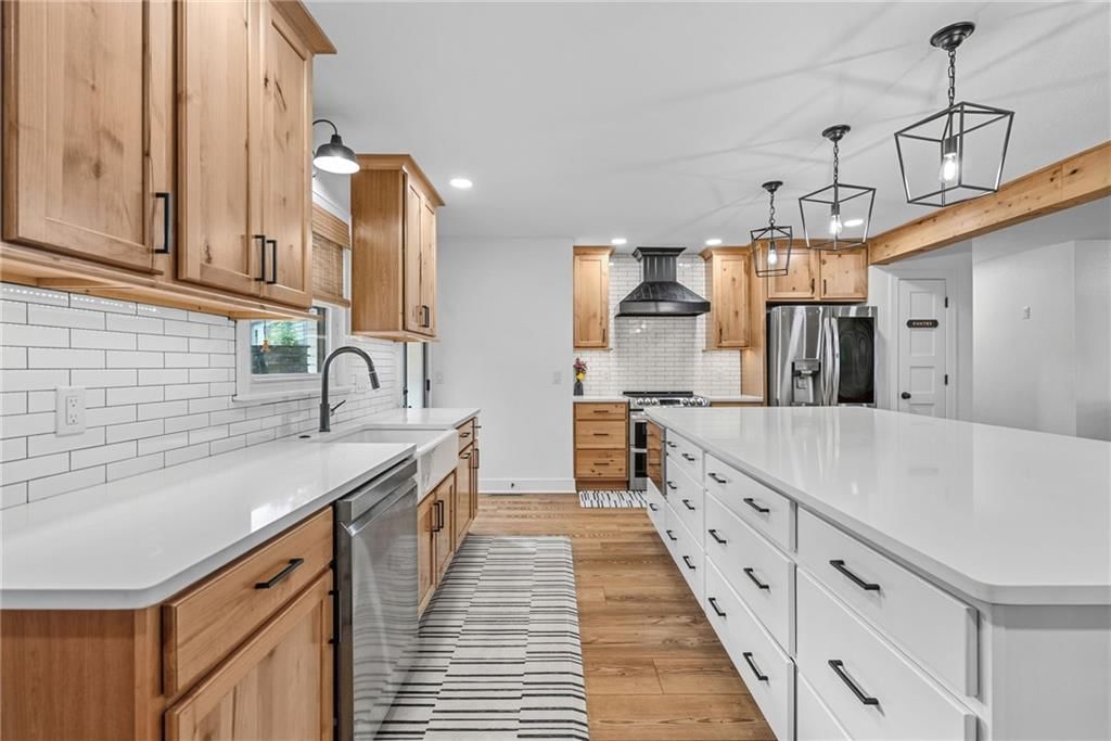 610 W Clark Street — photo 11