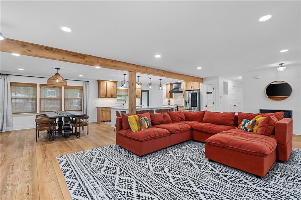 610 W Clark Street — photo 12