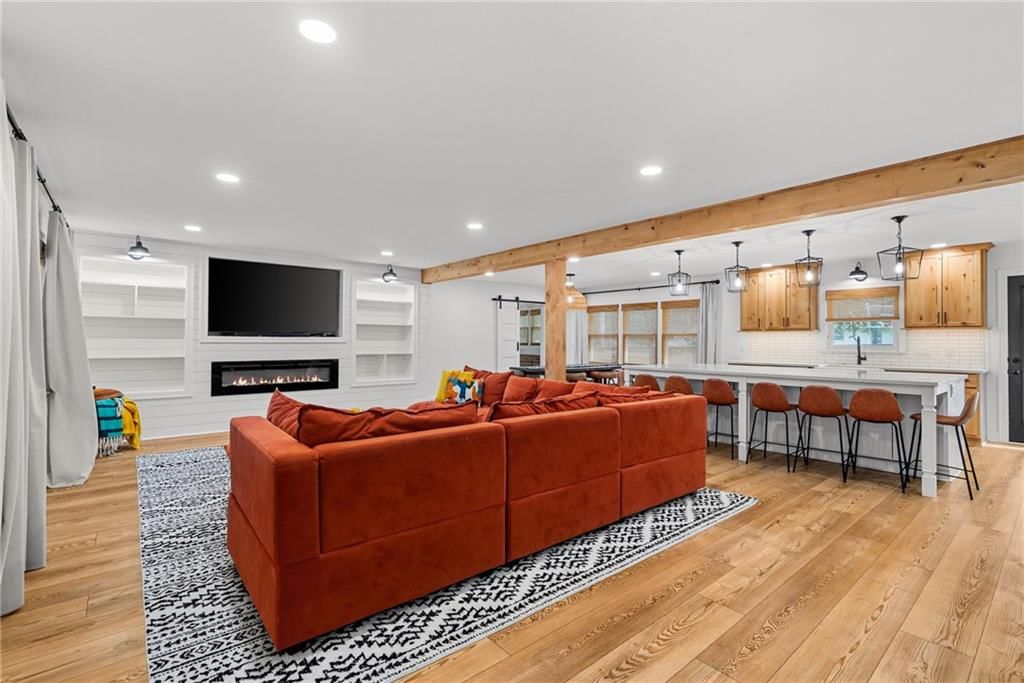 610 W Clark Street — photo 13