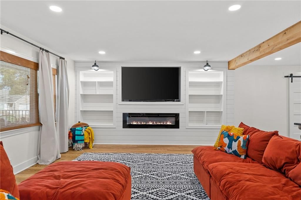 610 W Clark Street — photo 15