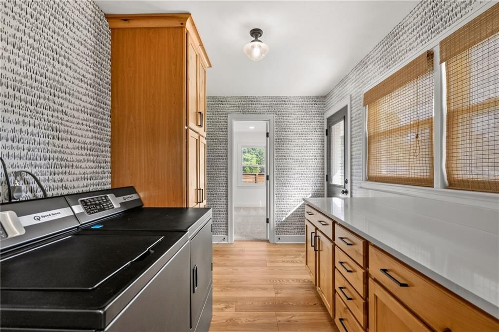 610 W Clark Street — photo 17