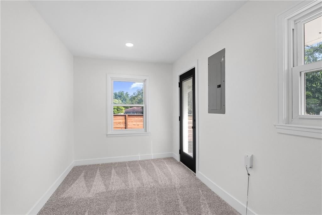 610 W Clark Street — photo 19