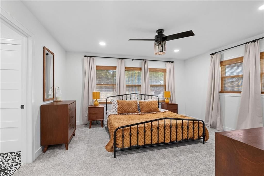 610 W Clark Street — photo 20