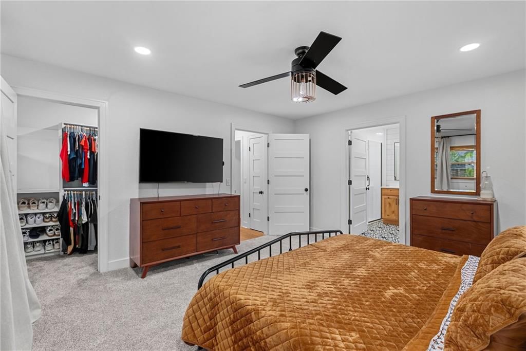 610 W Clark Street — photo 21