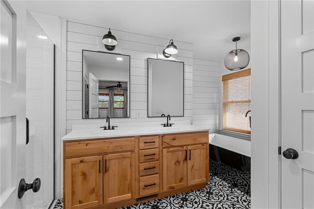 610 W Clark Street — photo 23