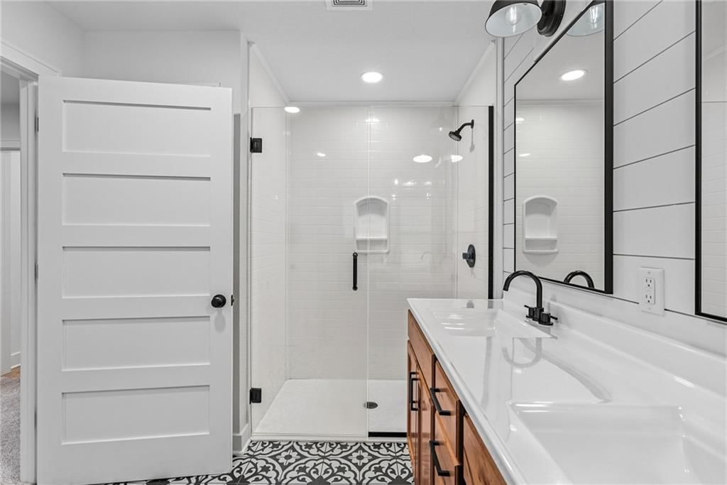 610 W Clark Street — photo 26
