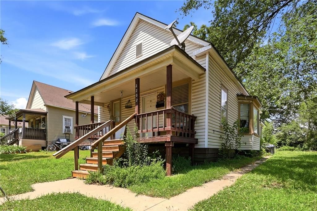 2202 Wood Avenue — photo 2