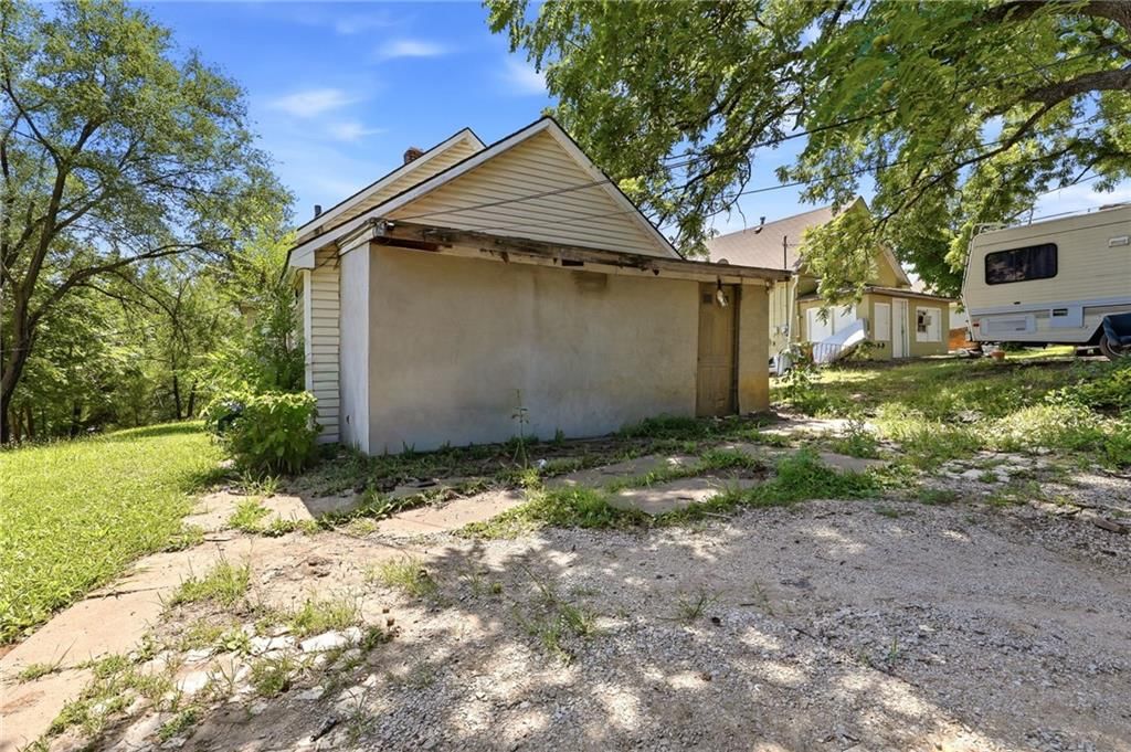 2202 Wood Avenue — photo 29