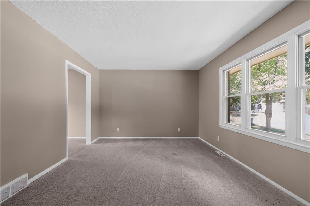 11718 Fuller Avenue — photo 10