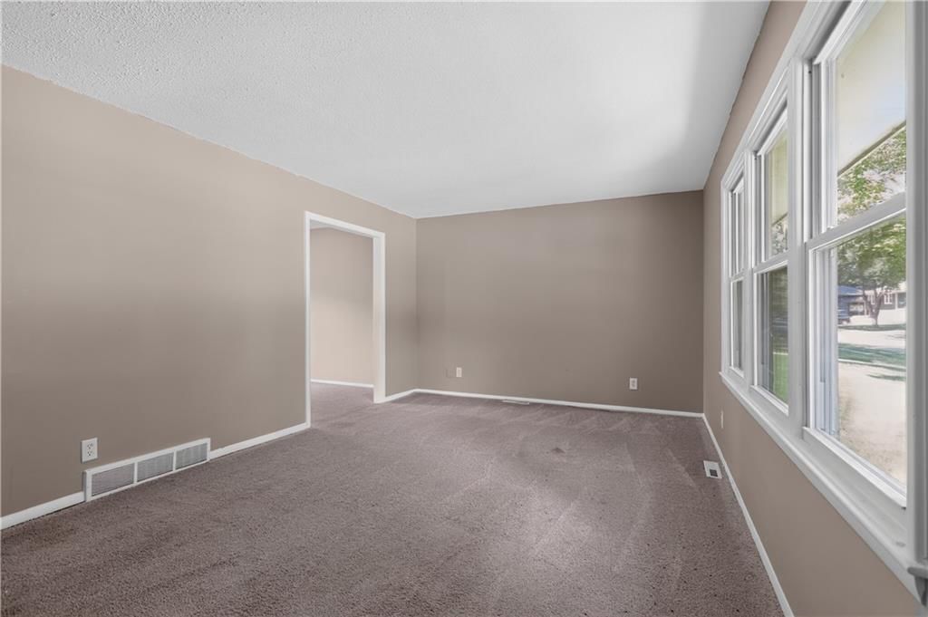 11718 Fuller Avenue — photo 13
