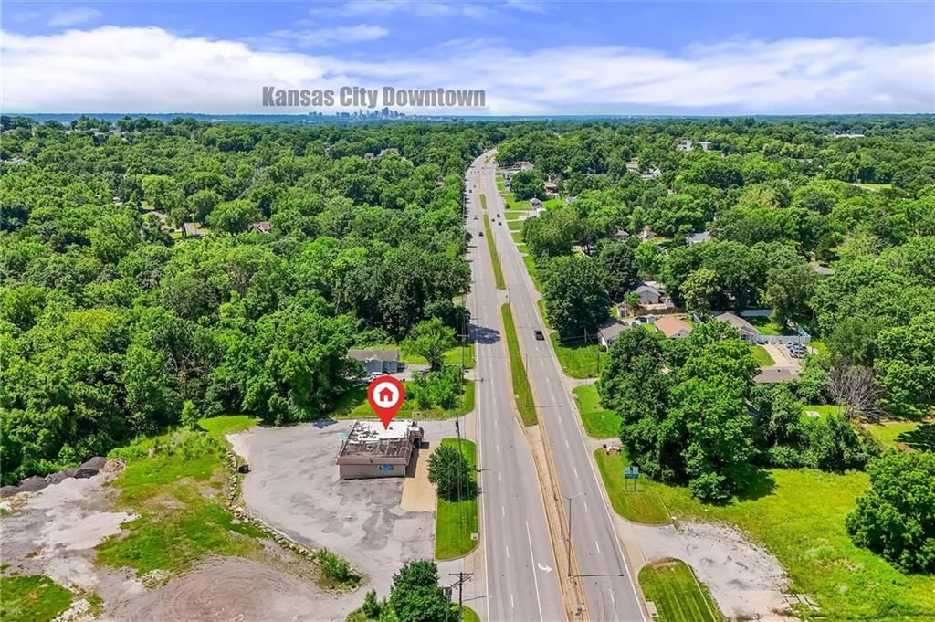 6135 NE Vivion Road — photo 3