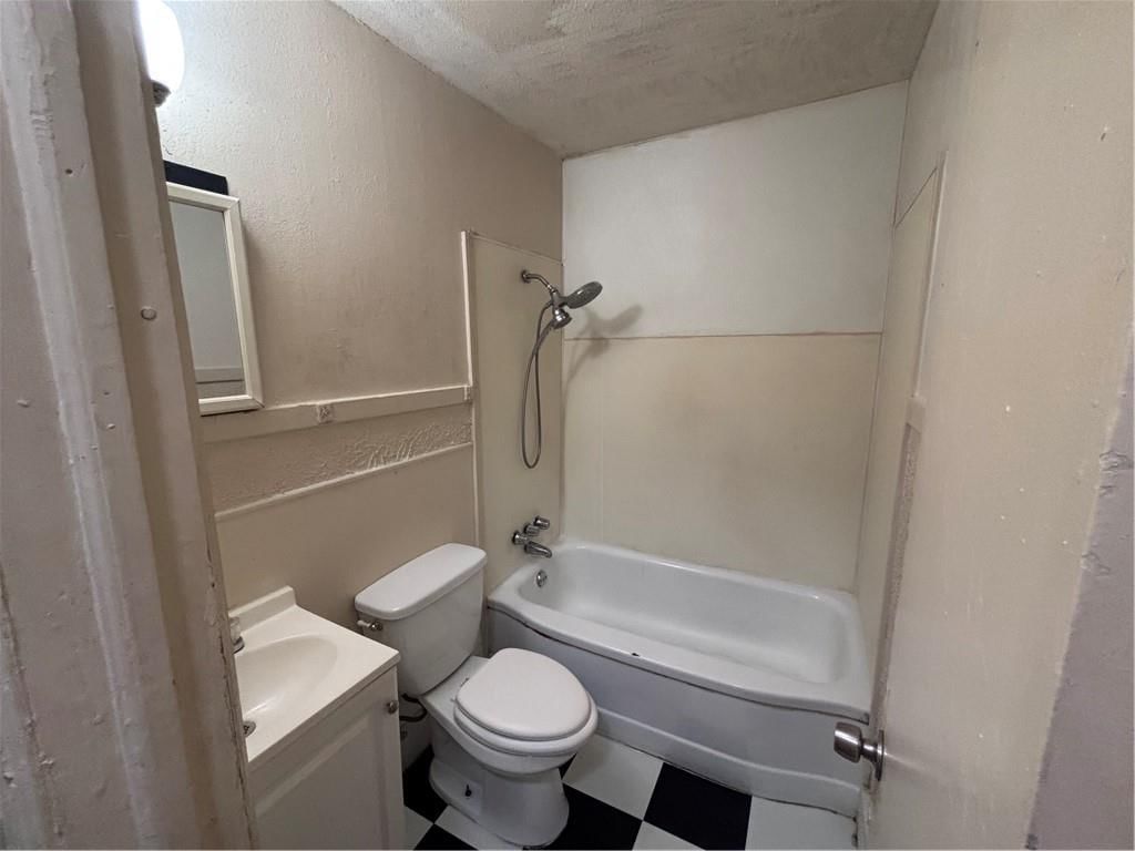 4436 Myrtle Avenue — photo 8