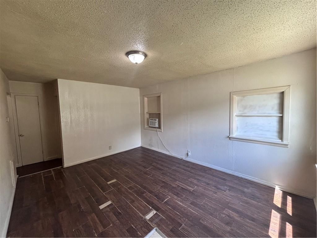4436 Myrtle Avenue — photo 9