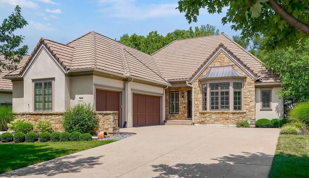 2846 W 137th Terrace, Leawood, KS