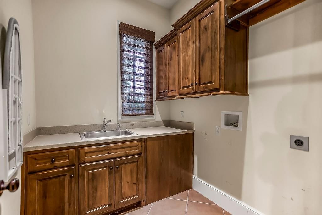2846 W 137th Terrace — photo 38