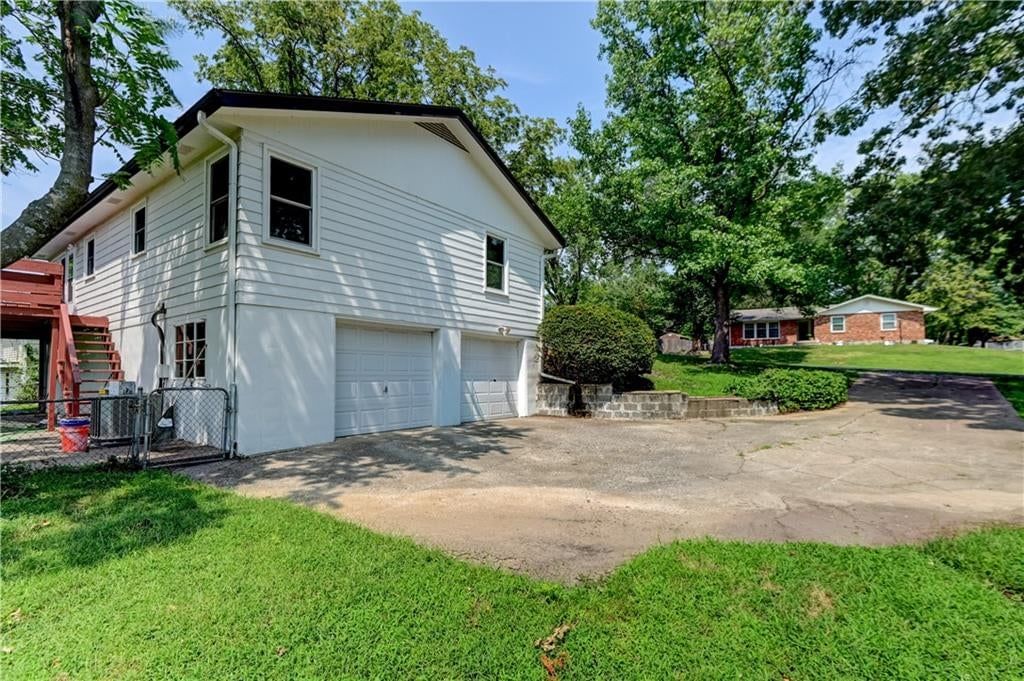 2820 Berry Lane — photo 3