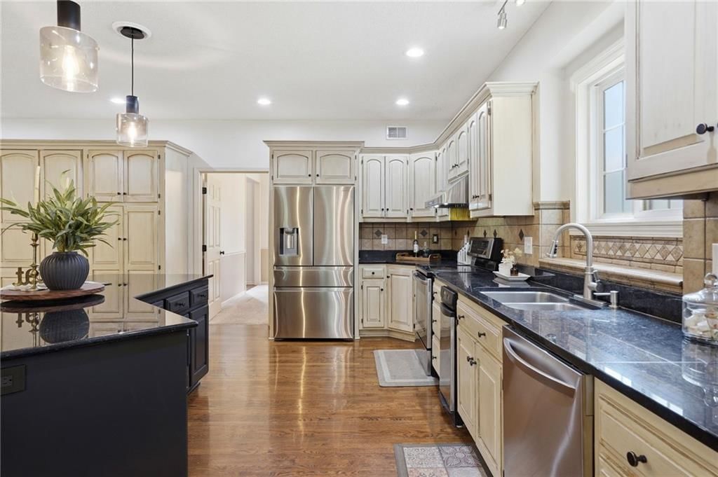 11813 W 138th Street — photo 9