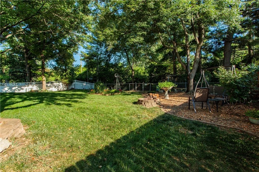 404 NE Locust Drive — photo 29