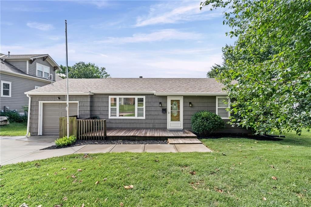 8123 Valley View Drive, Overland Park, KS