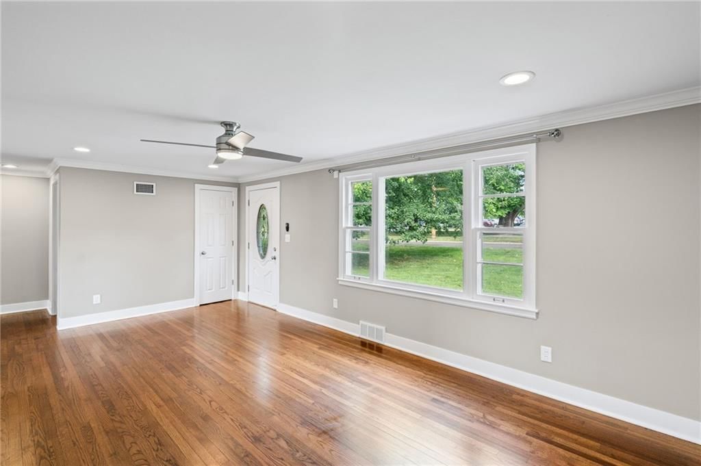 8123 Valley View Drive — photo 5