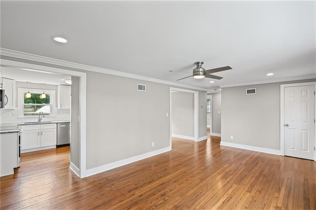 8123 Valley View Drive — photo 6