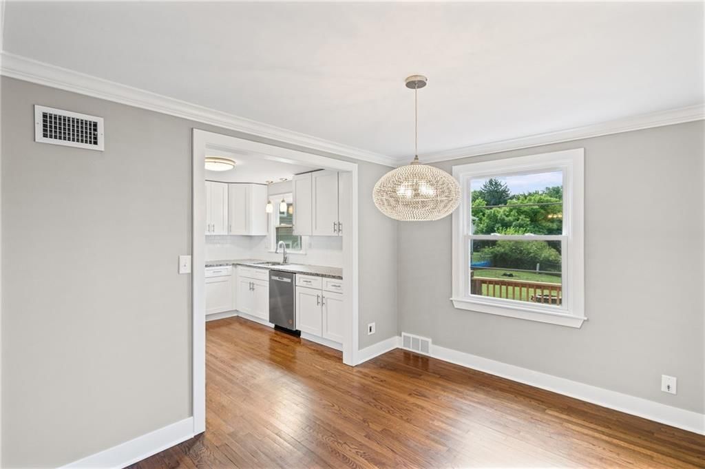 8123 Valley View Drive — photo 8