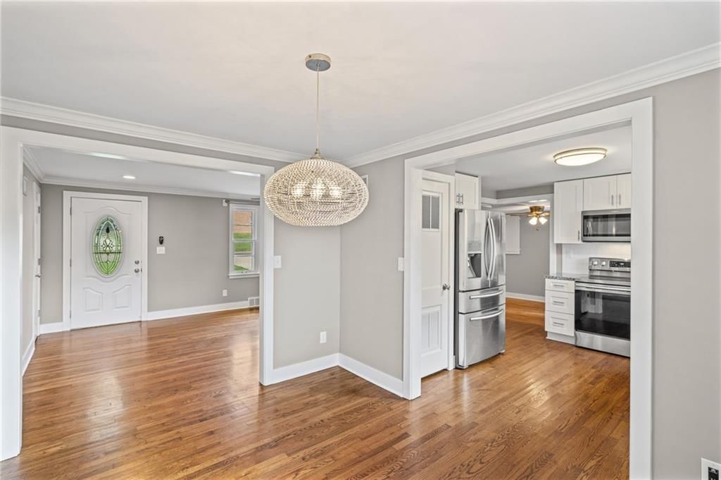 8123 Valley View Drive — photo 9