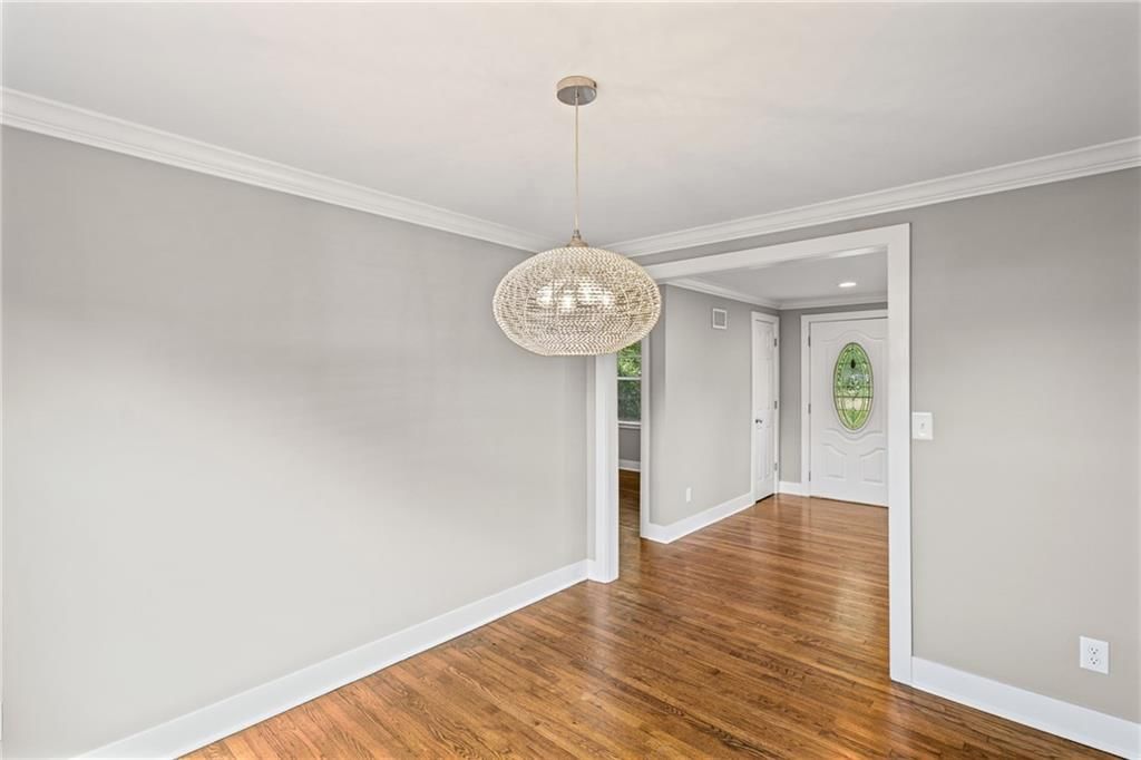 8123 Valley View Drive — photo 10