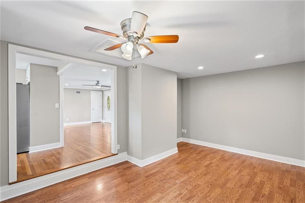 8123 Valley View Drive — photo 16
