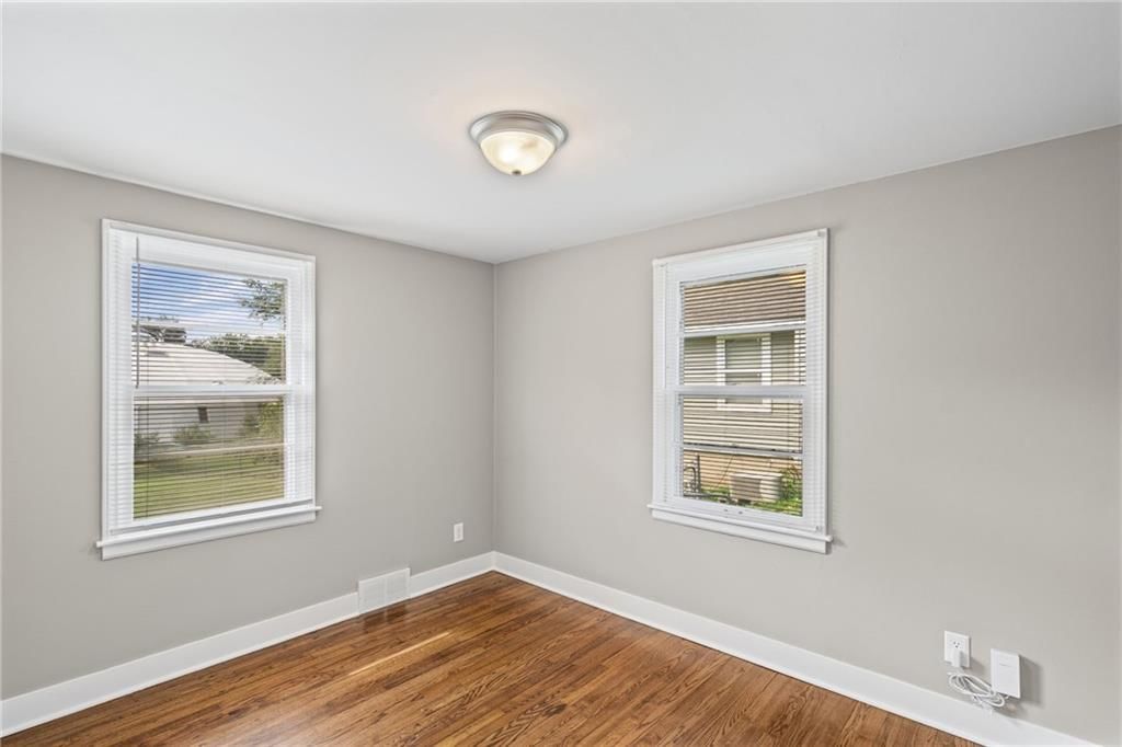 8123 Valley View Drive — photo 18