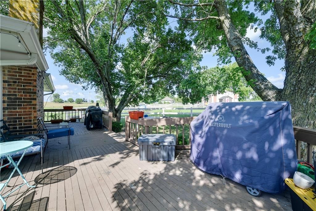 22284 Rosewood Street — photo 8